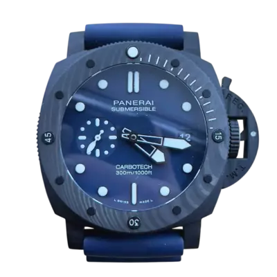 Panerai Submersible Carbotech 42 мм с тёмно-синим циферблатом и каучуковым ремешком
