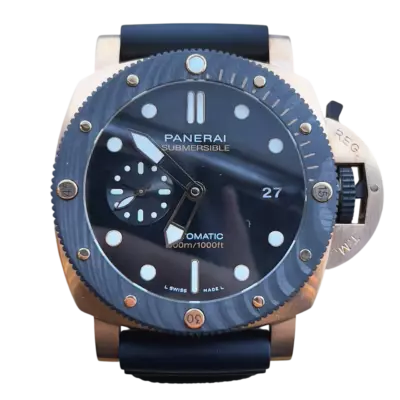 Panerai Submersible 42 мм с чёрным циферблатом и каучуковым ремешком