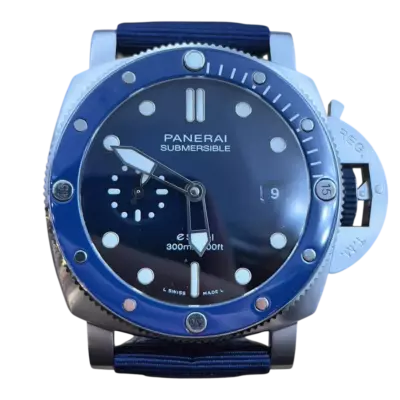 Panerai Submersible 42 мм с тёмно-синим безелем и ремешком