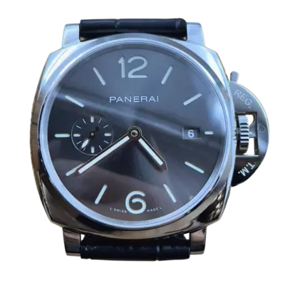 Panerai Luminor Due 42 мм с чёрным циферблатом и кожаным ремешком
